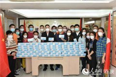 <b>香港晋江社团总会青联会派发5000个爱心口罩</b>